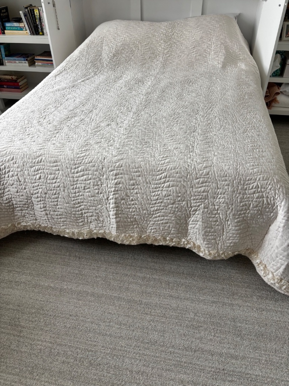PIER 1 IMPORTS quilted satin bedspread coverlet ivory Cream Ruffle Trim King sz